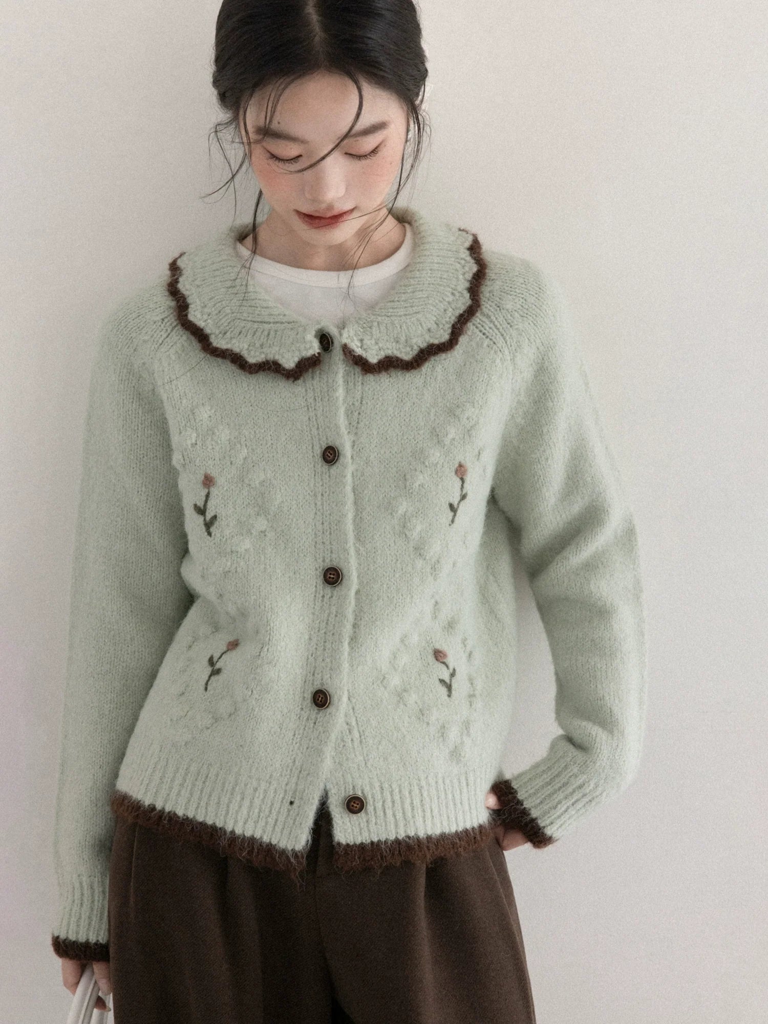 Cantonstory Soft Waxy Sweet Lapel Knit Sweater