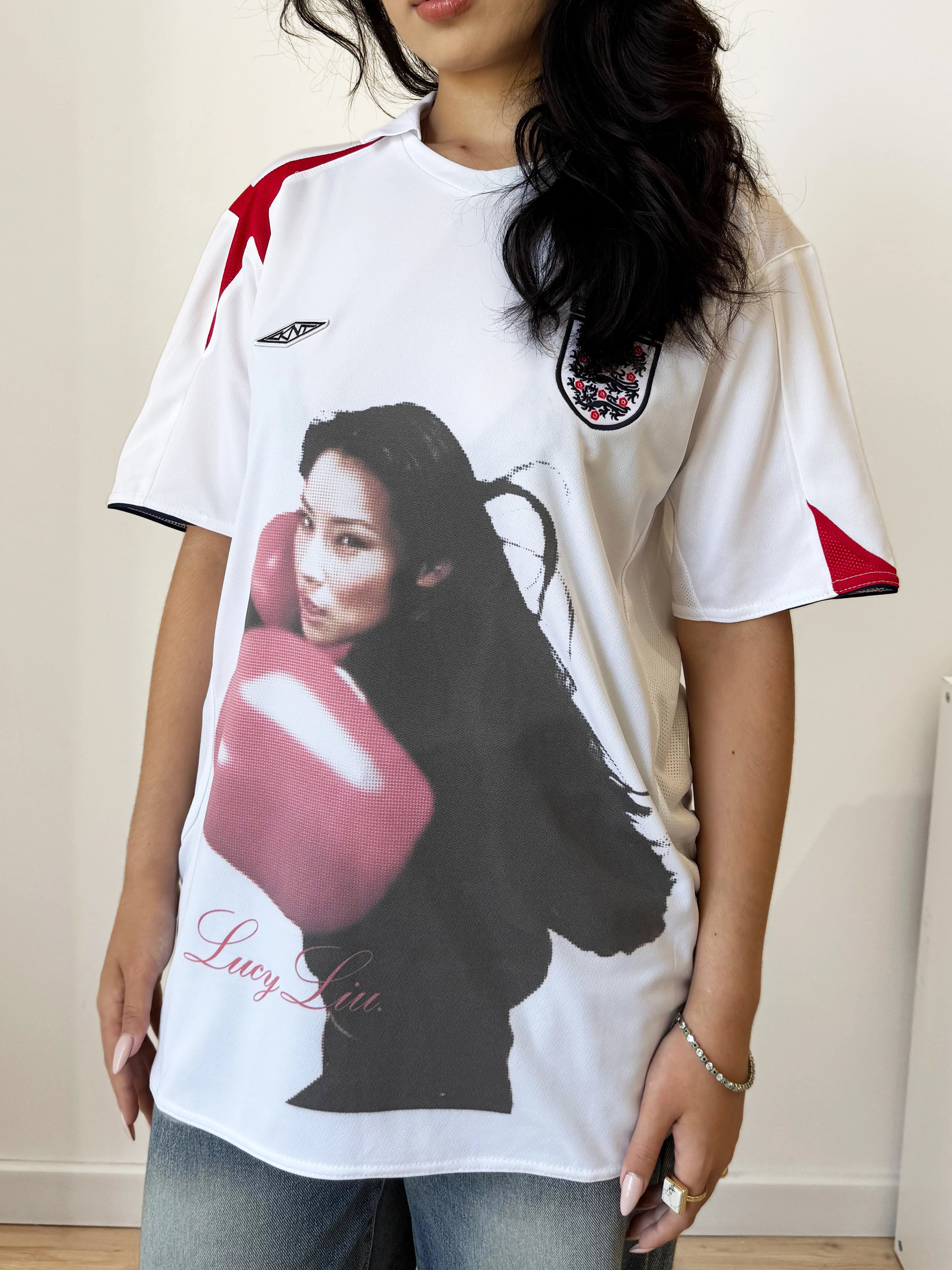 REMAKE Red Gloves Portrait Retro Jersey Tee