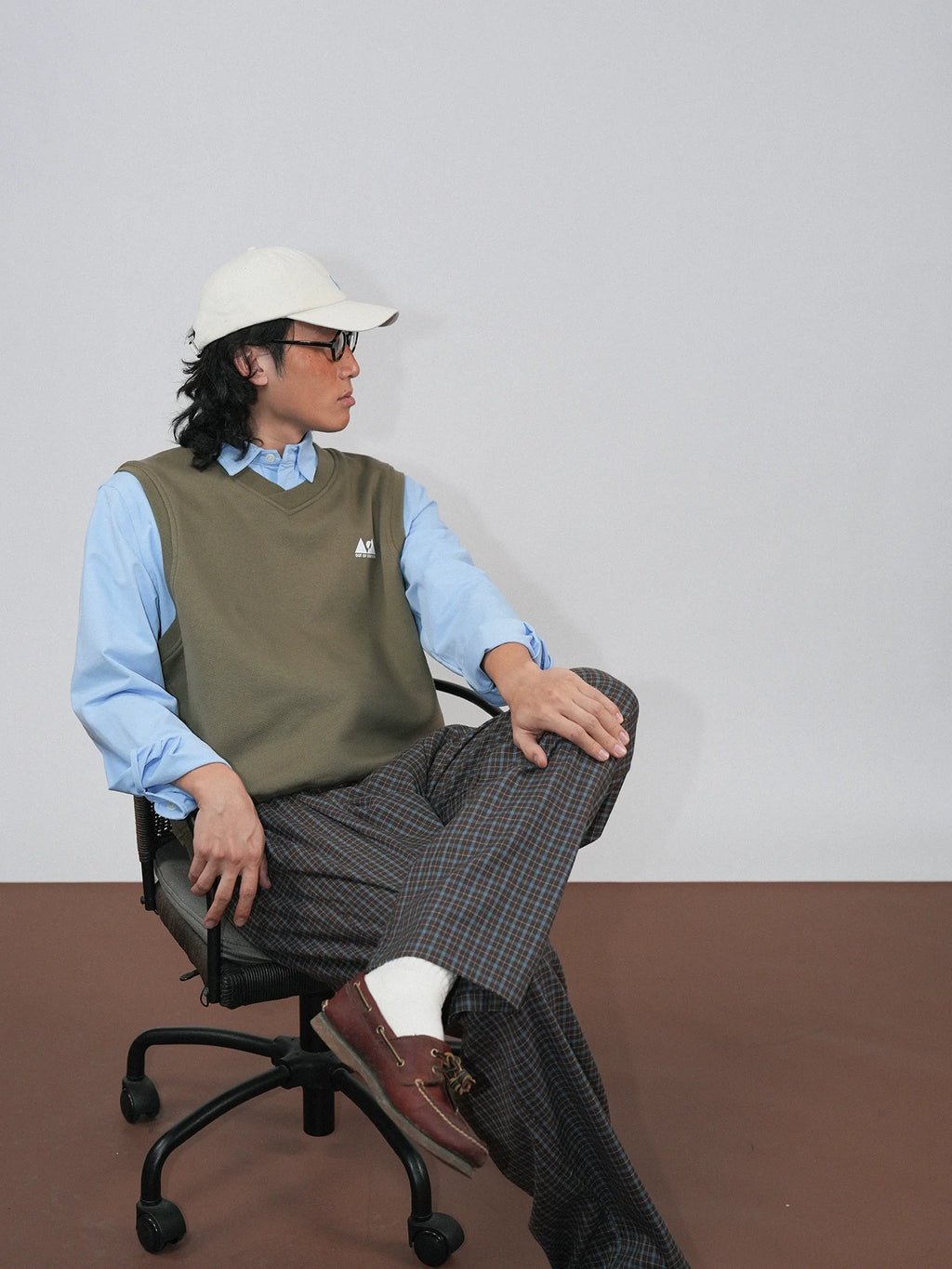 O3PARK Vintage College Style Sleeveless Sweater