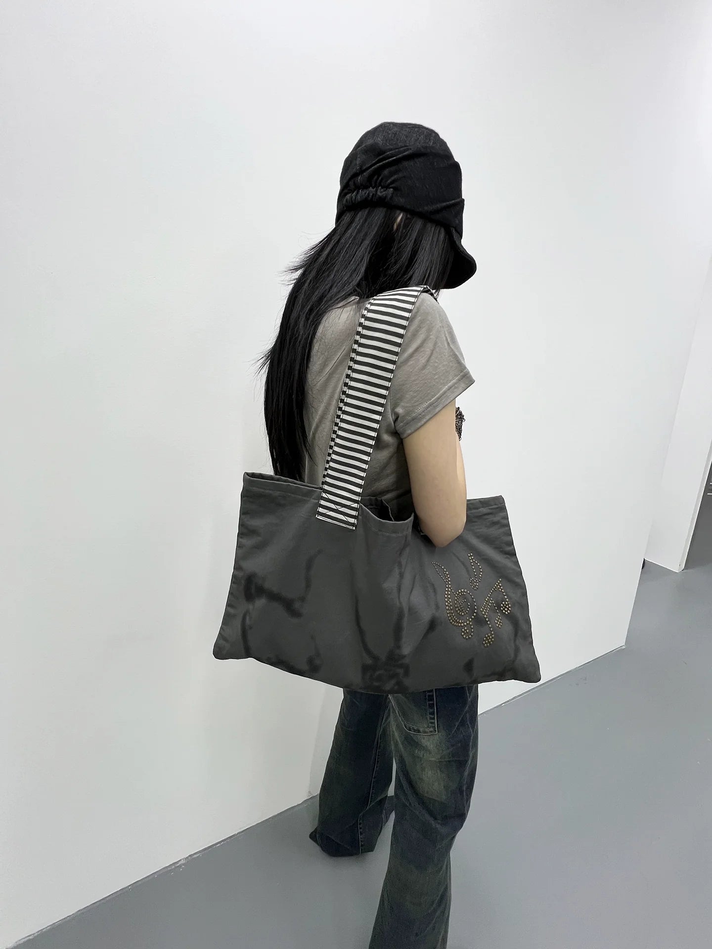 FUZZYKON Music Note Iron Nail Striped Shoulder Strap Shoulder Bag