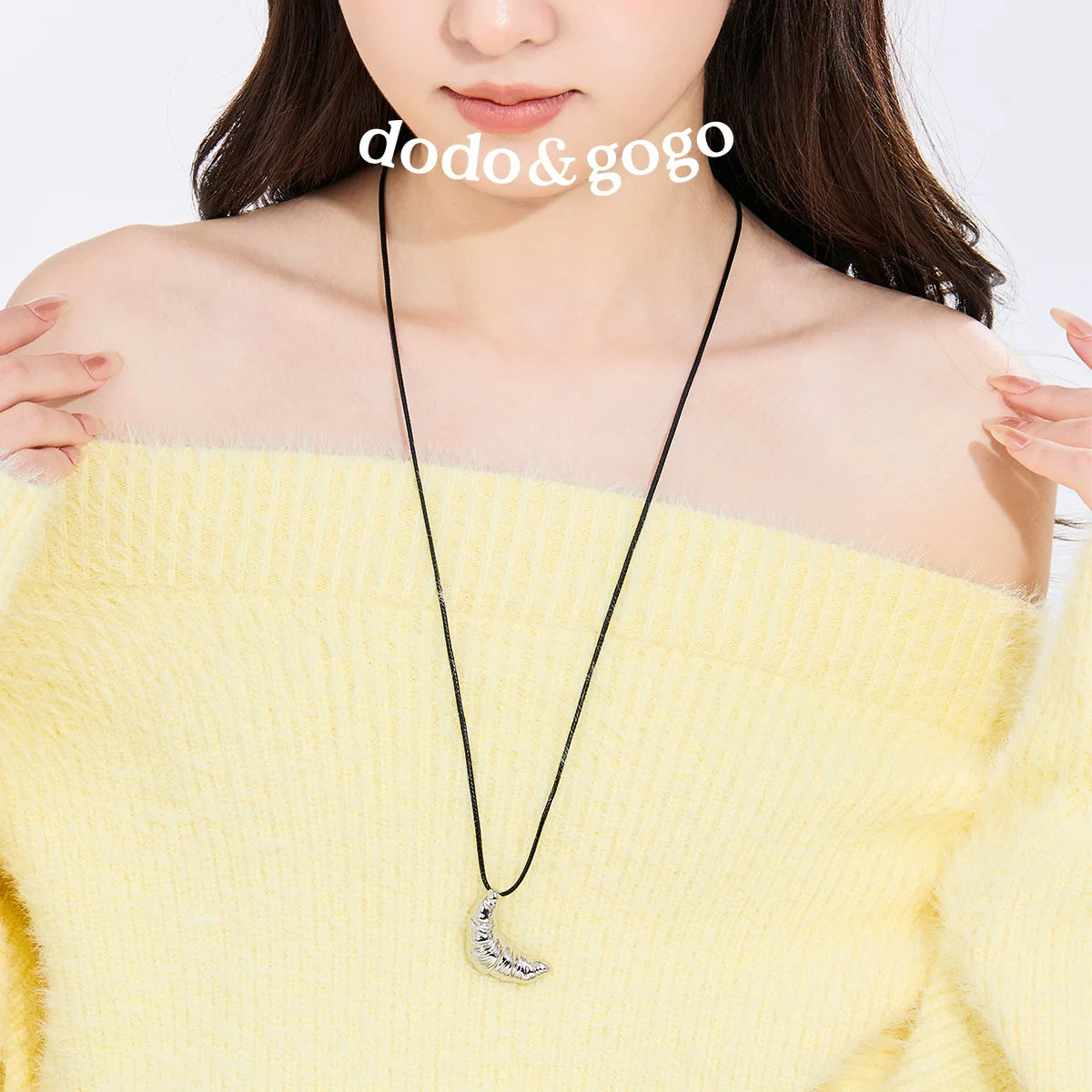 DODOGOGO Minimalist Croissant Necklace
