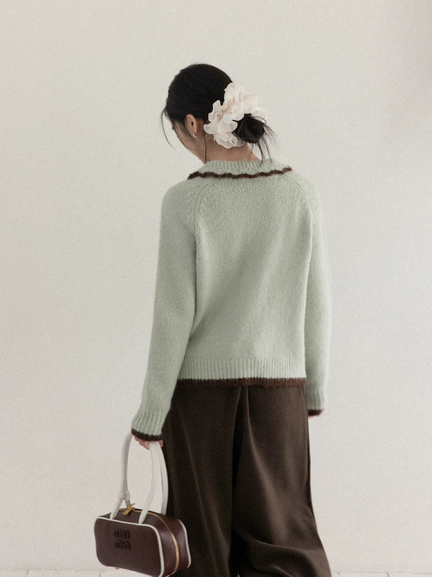 Cantonstory Soft Waxy Sweet Lapel Knit Sweater