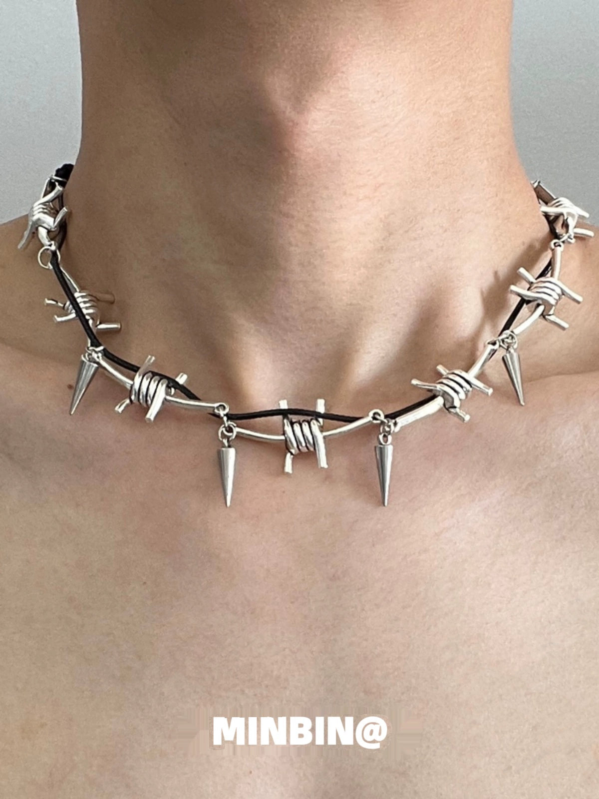 Winding Thorn Rivet Punk Clavicle Necklace