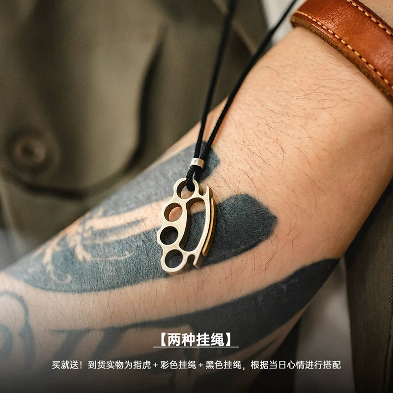 Madden Retro Boxing Finger Tiger Necklace Pendant Pendant Jewelry