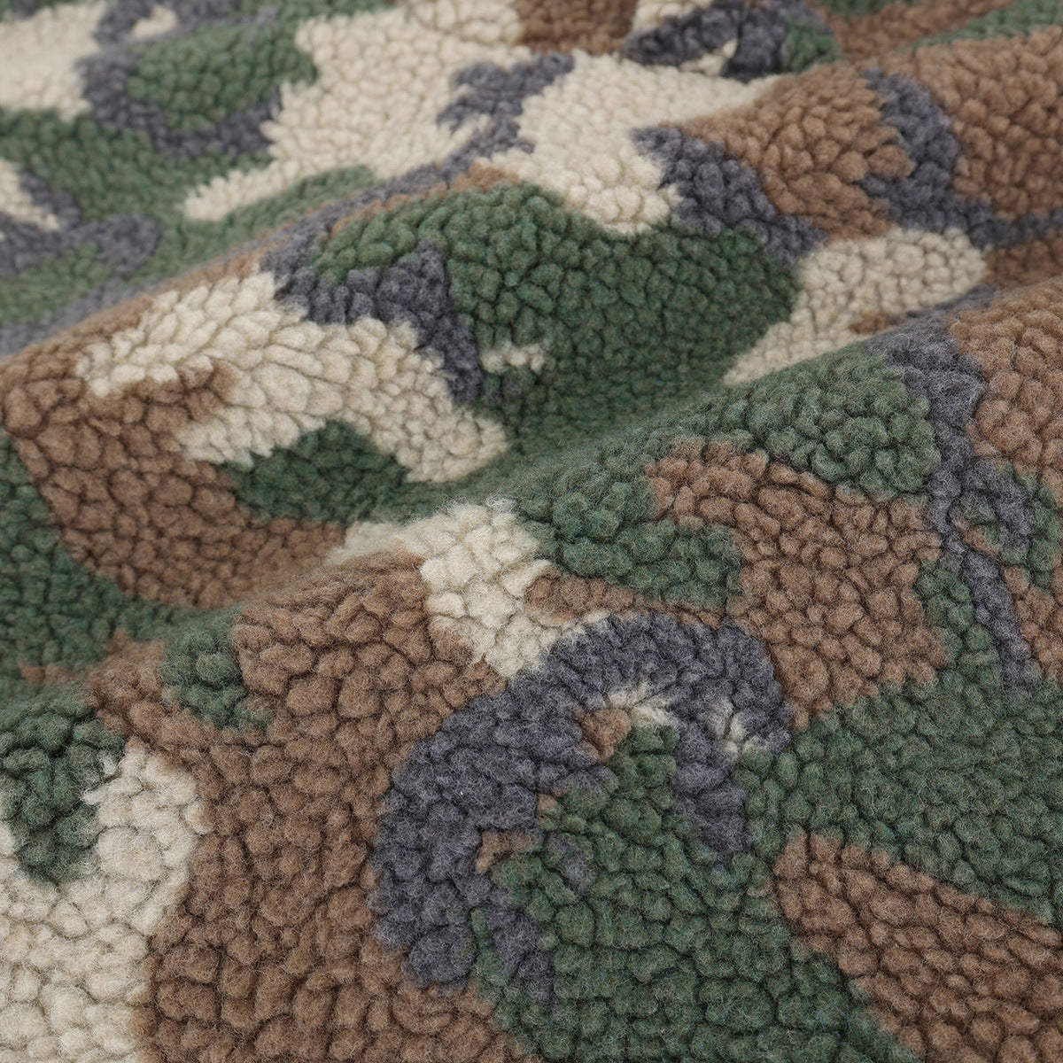 SUPER WAY Vintage Camo Lamb Fleece Hooded Sweater