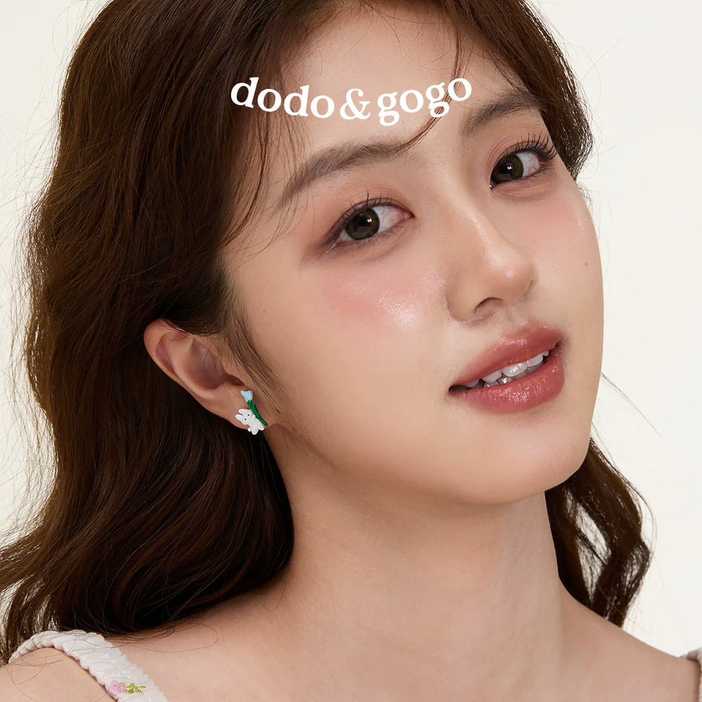 DODOGOGO Sweet Little Fresh Asymmetrical Rabbit Earrings