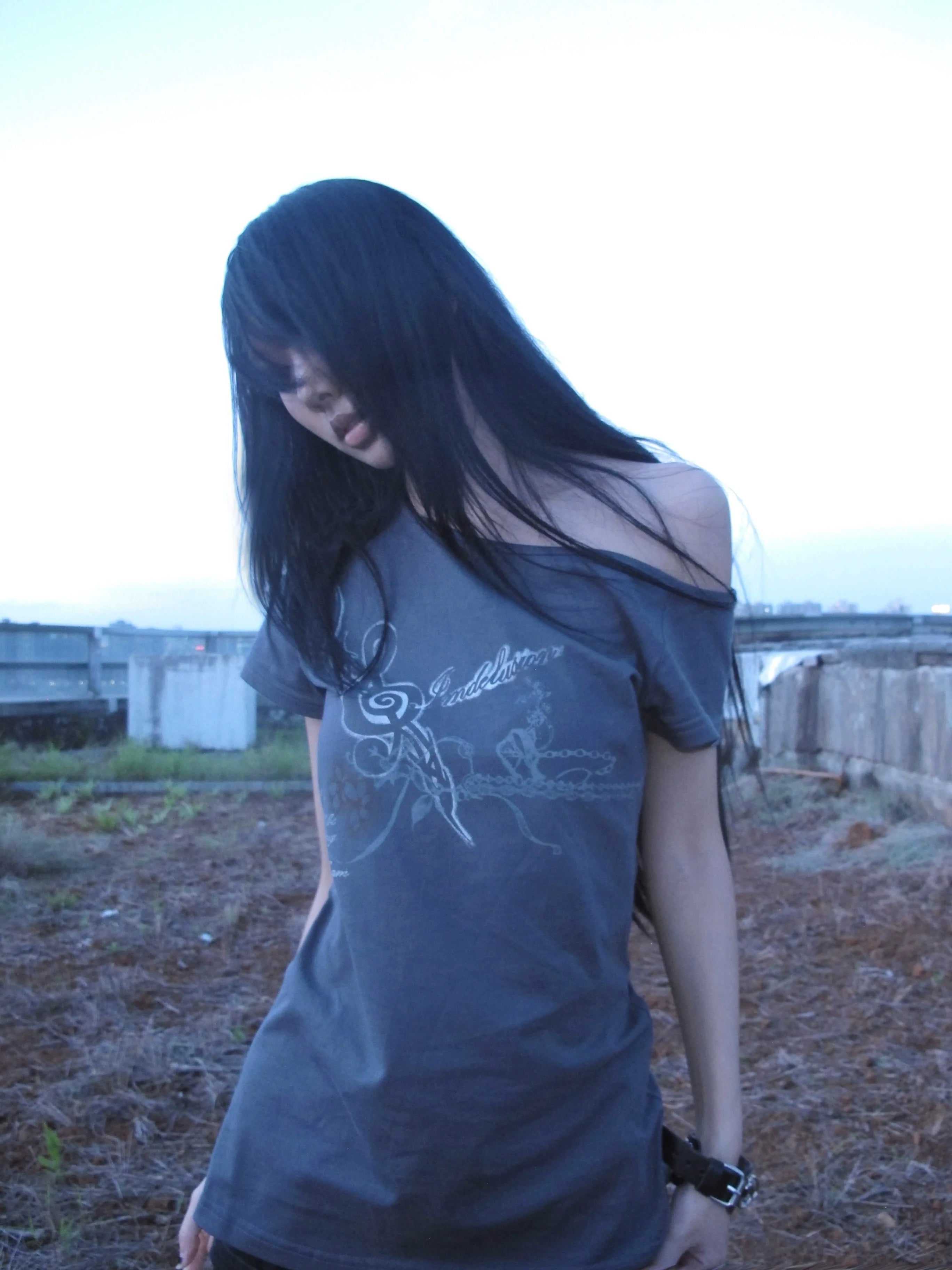 Imdelusion Open Shoulder Slant Shoulder Elastic Slim Tee