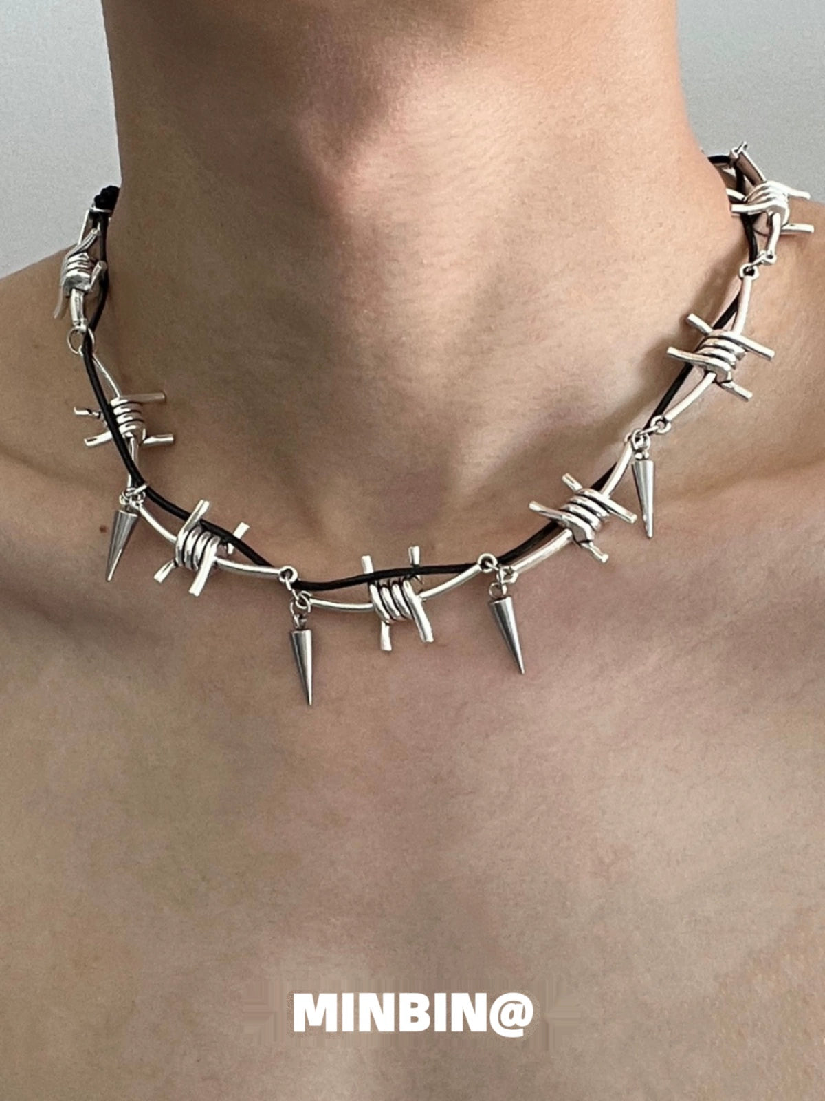 Winding Thorn Rivet Punk Clavicle Necklace