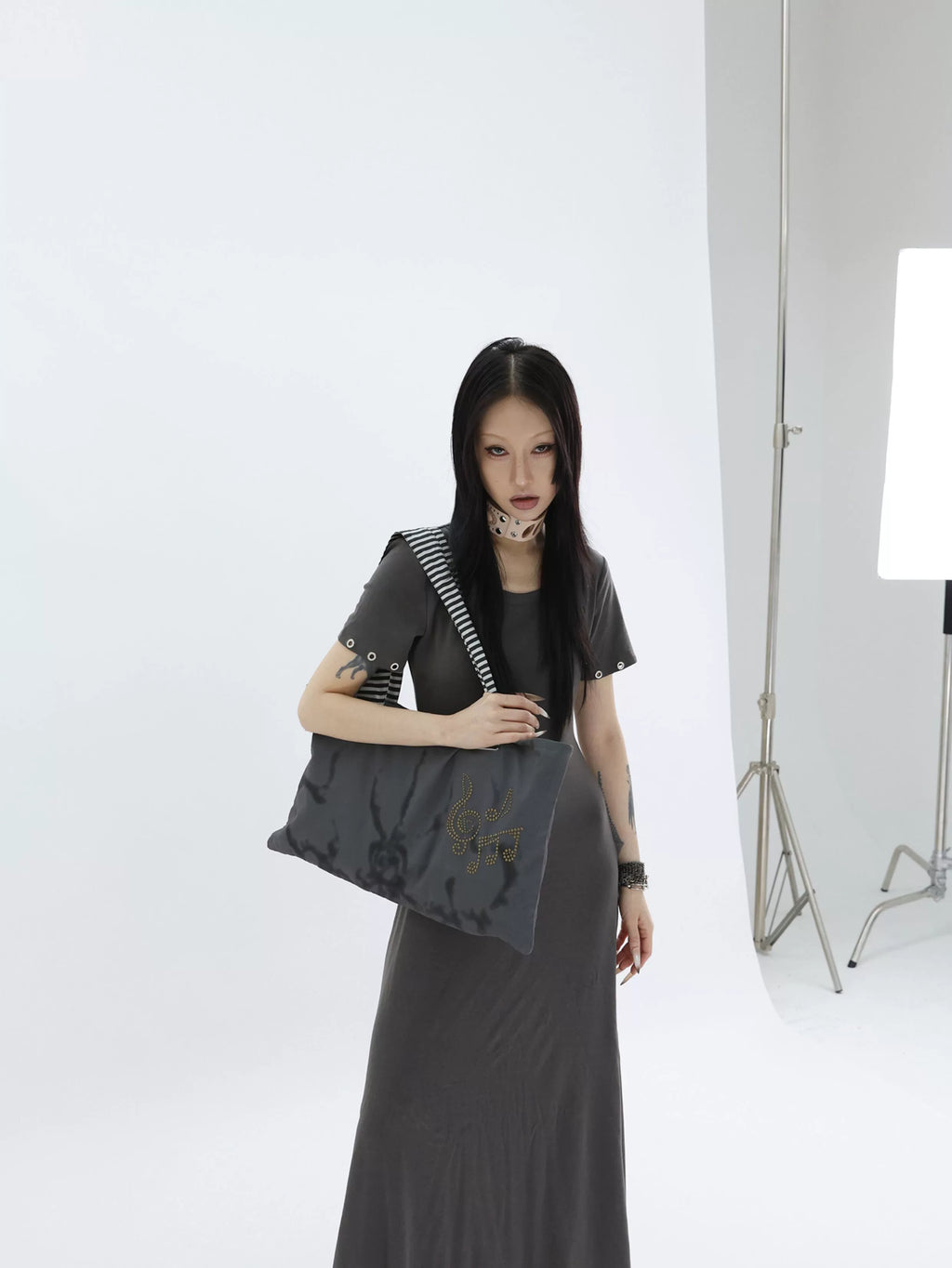 FUZZYKON Music Note Iron Nail Striped Shoulder Strap Shoulder Bag