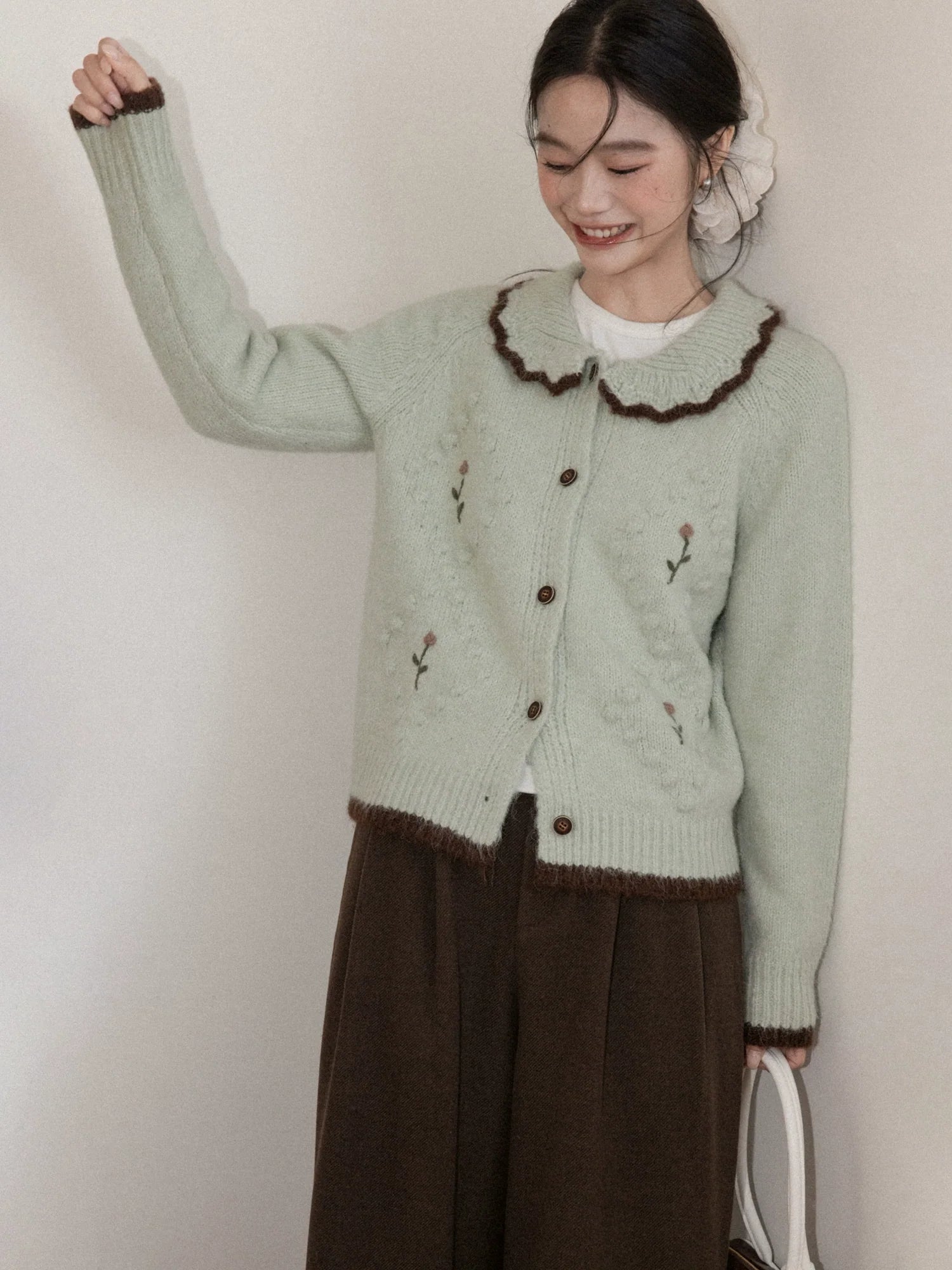 Cantonstory Soft Waxy Sweet Lapel Knit Sweater