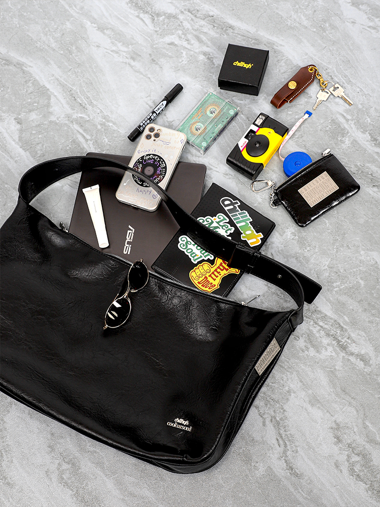 ChillHigh Leather Minimalist Large Capacity Messenger Bag