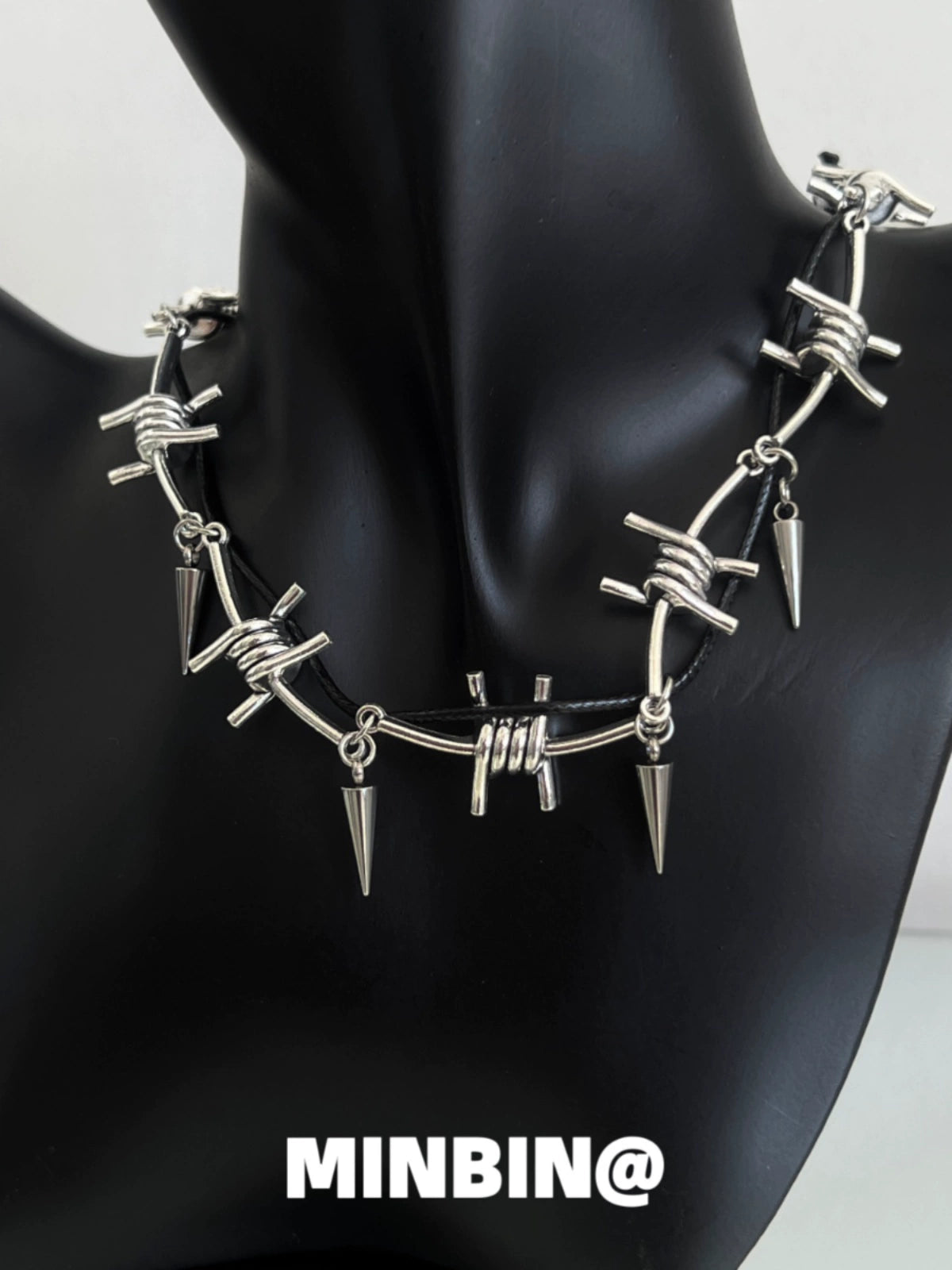 Winding Thorn Rivet Punk Clavicle Necklace