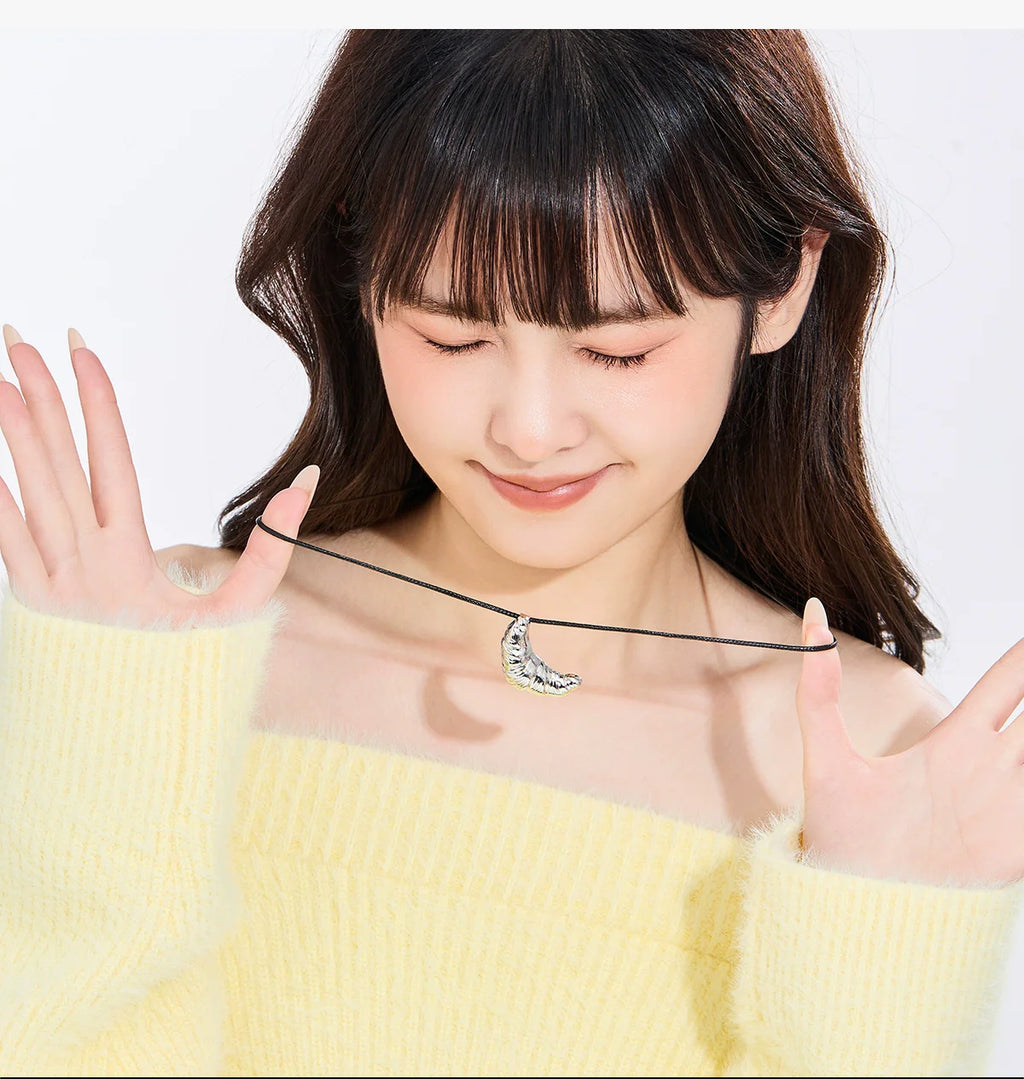 DODOGOGO Minimalist Croissant Necklace